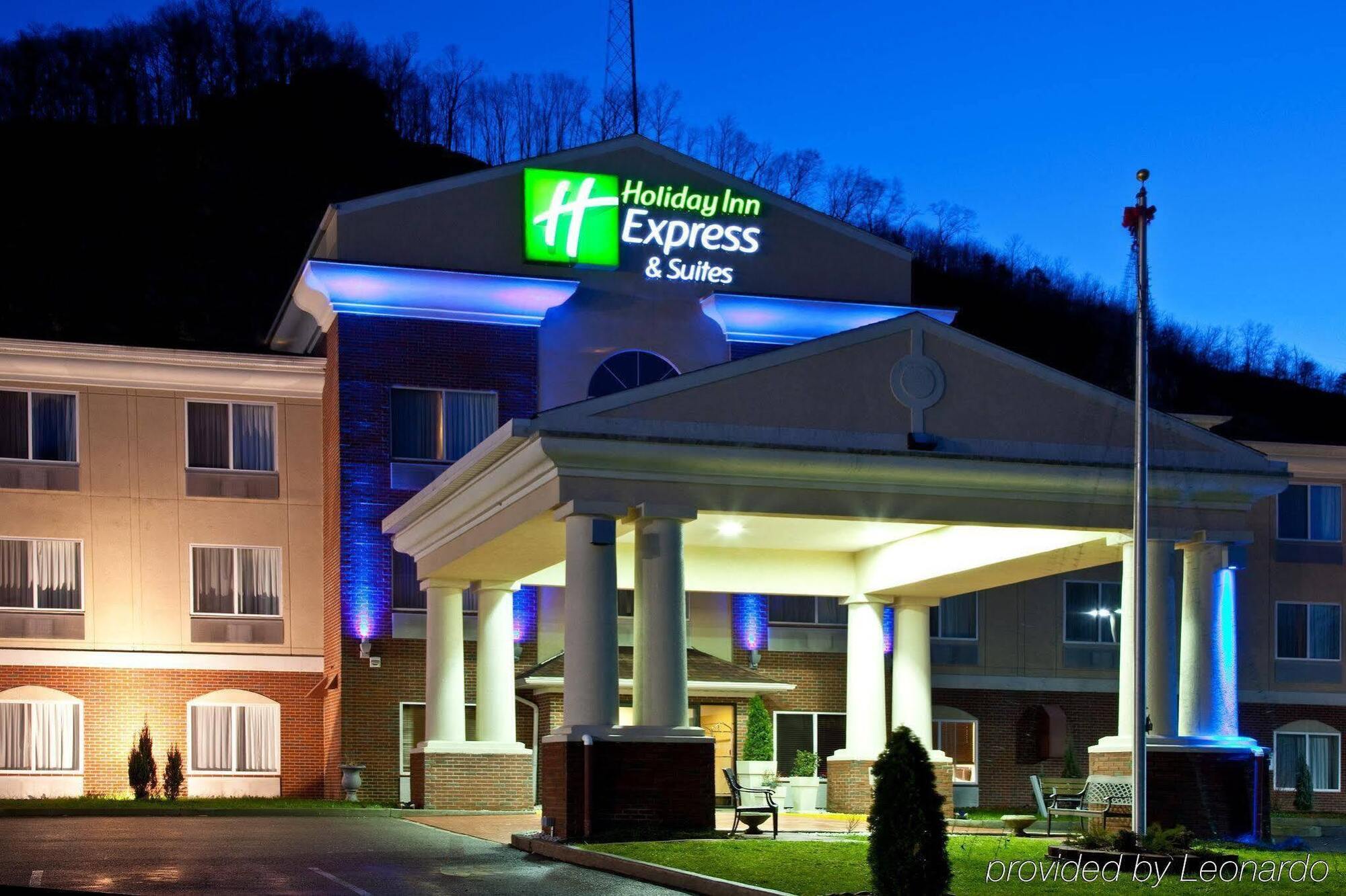 Holiday Inn Express & Suites Logan, An Ihg Hotel Exterior foto